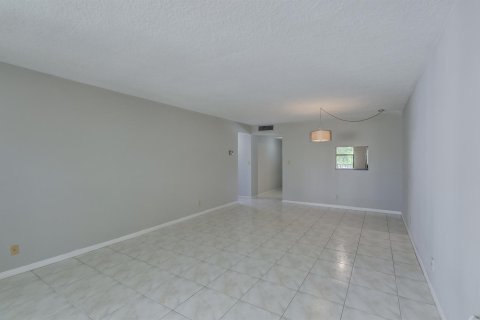 Copropriété à vendre à Tamarac, Floride: 2 chambres, 95.04 m2 № 2179995 - photo 9