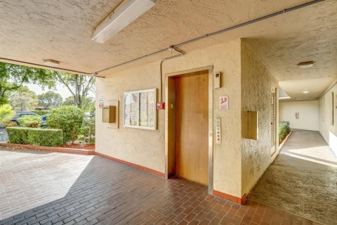 Copropriété à vendre à Tamarac, Floride: 2 chambres, 95.04 m2 № 2179995 - photo 5