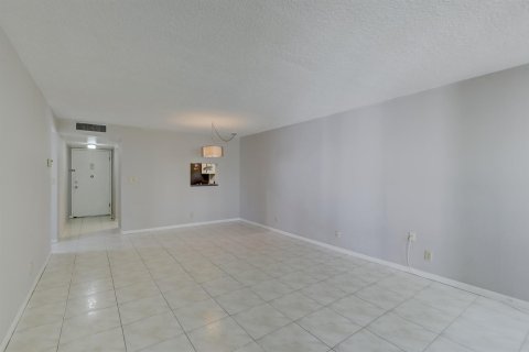 Copropriété à vendre à Tamarac, Floride: 2 chambres, 95.04 m2 № 2179995 - photo 10