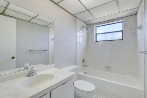 Copropriété à vendre à Tamarac, Floride: 2 chambres, 95.04 m2 № 2179995 - photo 24