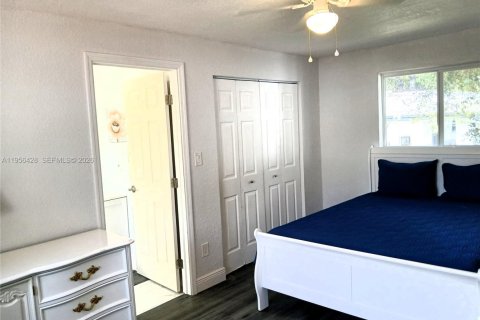 Casa en alquiler en Miami, Florida, 4 dormitorios, 157.93 m2 № 2011777 - foto 12