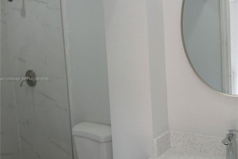 Casa en alquiler en Miami, Florida, 4 dormitorios, 157.93 m2 № 2011777 - foto 24