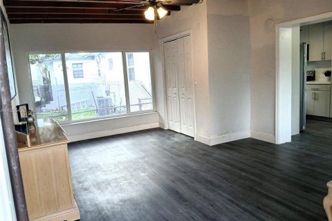 Casa en alquiler en Miami, Florida, 4 dormitorios, 157.93 m2 № 2011777 - foto 5