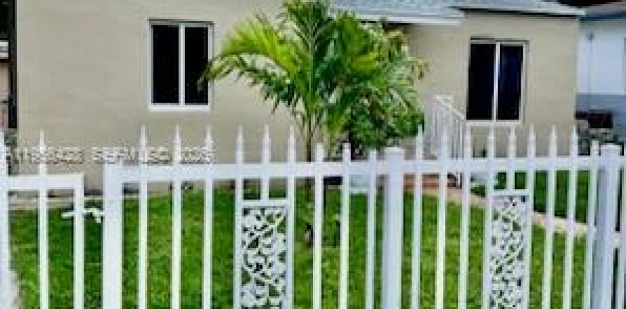 Casa en Miami, Florida 4 dormitorios, 157.93 m2 № 2011777