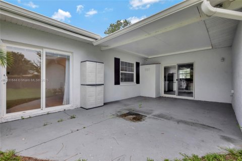 House in Sebring, Florida 4 bedrooms, 200.39 sq.m. № 1814409 - photo 26