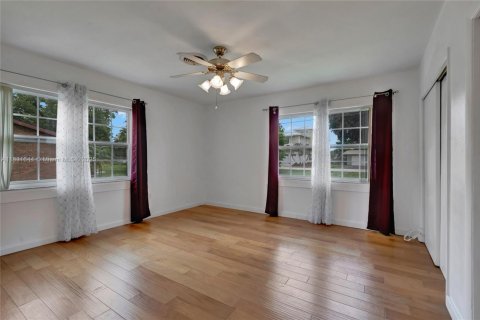 House in Sebring, Florida 4 bedrooms, 200.39 sq.m. № 1814409 - photo 18