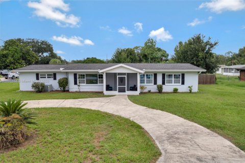 House in Sebring, Florida 4 bedrooms, 200.39 sq.m. № 1814409 - photo 1