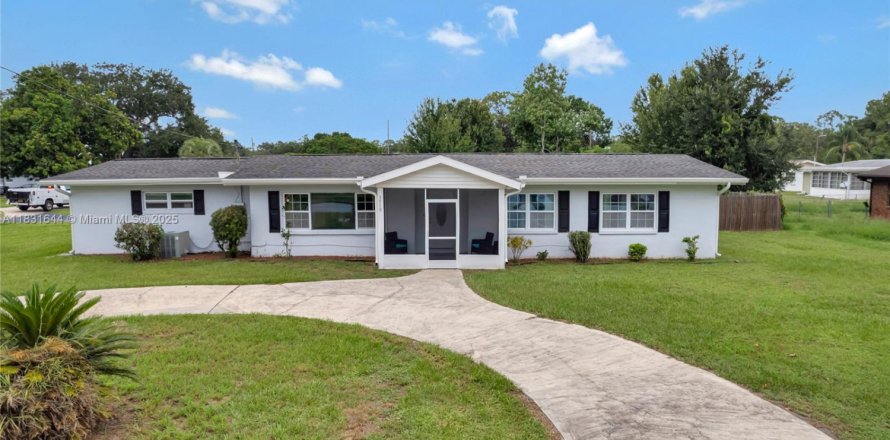 House in Sebring, Florida 4 bedrooms, 200.39 sq.m. № 1814409