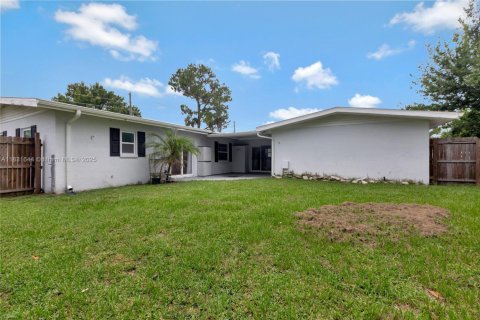 House in Sebring, Florida 4 bedrooms, 200.39 sq.m. № 1814409 - photo 28
