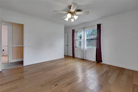 House in Sebring, Florida 4 bedrooms, 200.39 sq.m. № 1814409 - photo 19