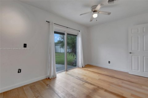 House in Sebring, Florida 4 bedrooms, 200.39 sq.m. № 1814409 - photo 25
