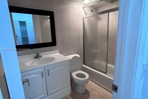 Condo in Miami, Florida, 3 bedrooms  № 1952523 - photo 6