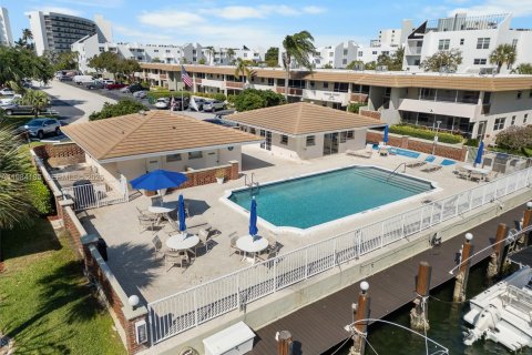 Copropriété à vendre à Pompano Beach, Floride: 2 chambres, 98.94 m2 № 2045494 - photo 27