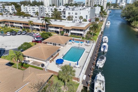 Copropriété à vendre à Pompano Beach, Floride: 2 chambres, 98.94 m2 № 2045494 - photo 2