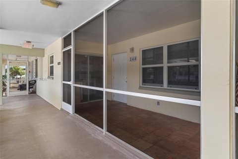 Copropriété à vendre à Pompano Beach, Floride: 2 chambres, 98.94 m2 № 2045494 - photo 6