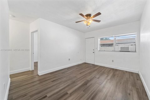 Casa en alquiler en North Miami Beach, Florida, 1 dormitorio № 2059973 - foto 3