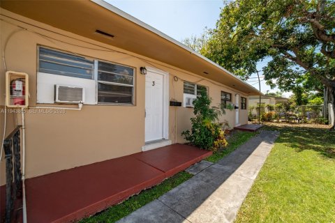 Casa en alquiler en North Miami Beach, Florida, 1 dormitorio № 2059973 - foto 2