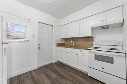 Casa en alquiler en North Miami Beach, Florida, 1 dormitorio № 2059973 - foto 7