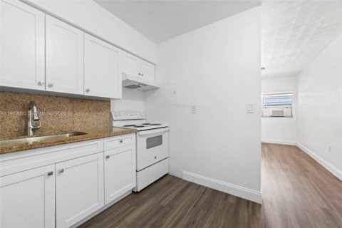 Casa en alquiler en North Miami Beach, Florida, 1 dormitorio № 2059973 - foto 8