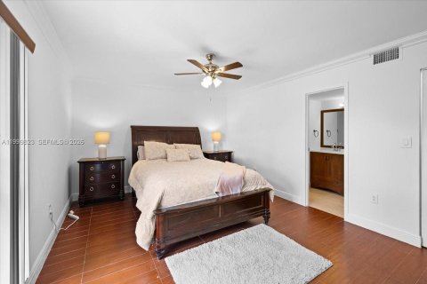 Купить кондоминиум в Тамарак, Флорида 2 спальни, 95.22м2, № 2065785 - фото 2