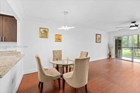 Купить кондоминиум в Тамарак, Флорида 2 спальни, 95.22м2, № 2065785 - фото 23