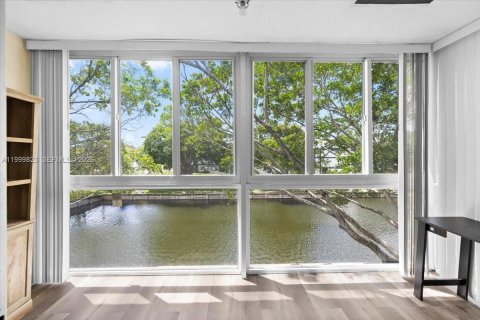 Купить кондоминиум в Тамарак, Флорида 2 спальни, 95.22м2, № 2065785 - фото 28