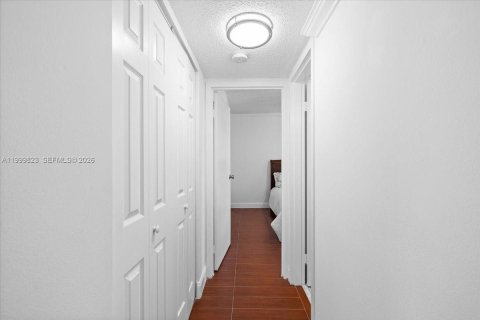 Купить кондоминиум в Тамарак, Флорида 2 спальни, 95.22м2, № 2065785 - фото 6