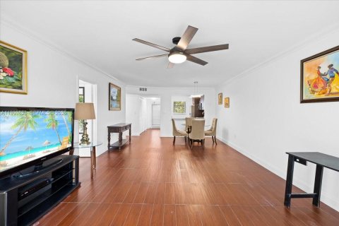 Купить кондоминиум в Тамарак, Флорида 2 спальни, 95.22м2, № 2065785 - фото 27