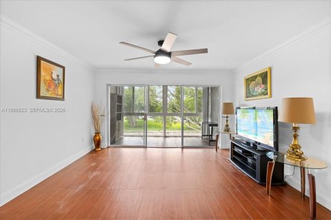 Купить кондоминиум в Тамарак, Флорида 2 спальни, 95.22м2, № 2065785 - фото 24