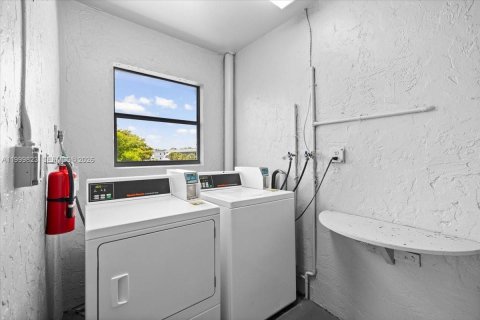 Купить кондоминиум в Тамарак, Флорида 2 спальни, 95.22м2, № 2065785 - фото 11