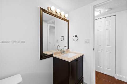 Купить кондоминиум в Тамарак, Флорида 2 спальни, 95.22м2, № 2065785 - фото 10