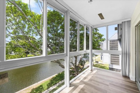 Купить кондоминиум в Тамарак, Флорида 2 спальни, 95.22м2, № 2065785 - фото 29