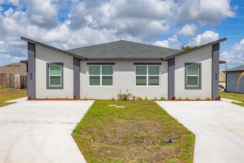 Propiedad comercial en Kissimmee, Florida 6 dormitorios, 239.13 m2 № 2117596