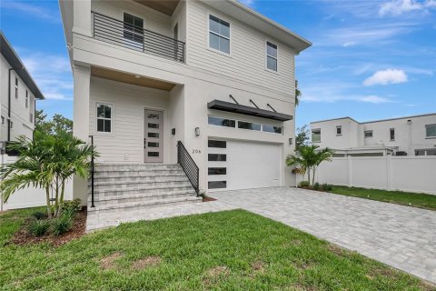 House in Tampa, Florida 5 bedrooms, 297.84 sq.m. № 2225526 - photo 5