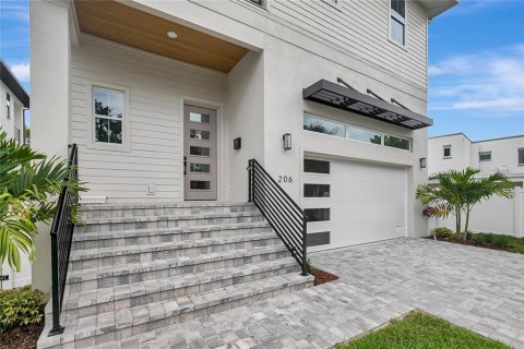 House in Tampa, Florida 5 bedrooms, 297.84 sq.m. № 2225526 - photo 6