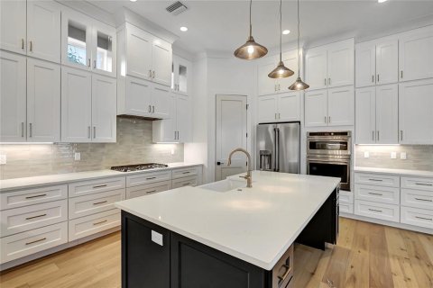 House in Tampa, Florida 5 bedrooms, 297.84 sq.m. № 2225526 - photo 27