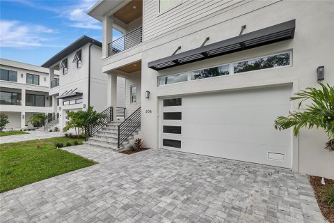 House in Tampa, Florida 5 bedrooms, 297.84 sq.m. № 2225526 - photo 7