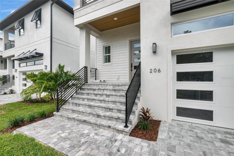House in Tampa, Florida 5 bedrooms, 297.84 sq.m. № 2225526 - photo 8