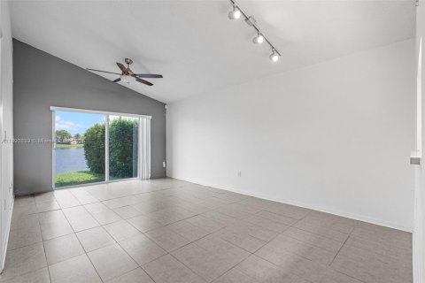 Villa ou maison à vendre à Miramar, Floride: 3 chambres, 110.09 m2 № 1948492 - photo 23