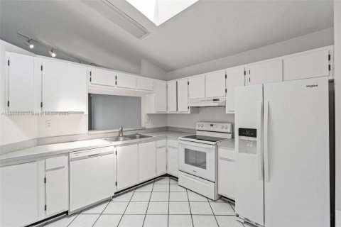 Villa ou maison à vendre à Miramar, Floride: 3 chambres, 110.09 m2 № 1948492 - photo 19