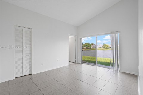 Villa ou maison à vendre à Miramar, Floride: 3 chambres, 110.09 m2 № 1948492 - photo 3