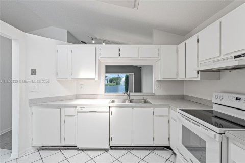 Villa ou maison à vendre à Miramar, Floride: 3 chambres, 110.09 m2 № 1948492 - photo 18