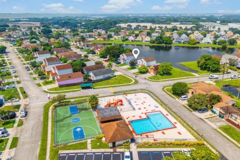 Villa ou maison à vendre à Miramar, Floride: 3 chambres, 110.09 m2 № 1948492 - photo 9