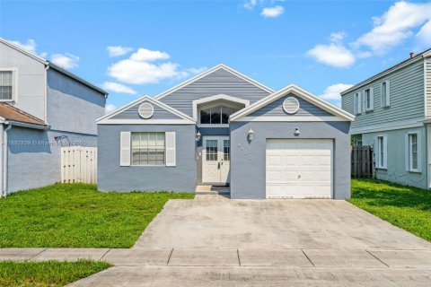 Villa ou maison à vendre à Miramar, Floride: 3 chambres, 110.09 m2 № 1948492 - photo 1