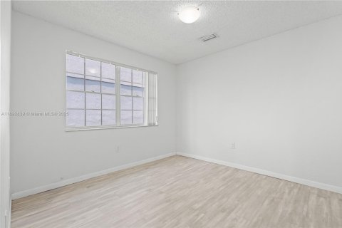 Villa ou maison à vendre à Miramar, Floride: 3 chambres, 110.09 m2 № 1948492 - photo 30