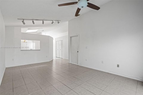Villa ou maison à vendre à Miramar, Floride: 3 chambres, 110.09 m2 № 1948492 - photo 25