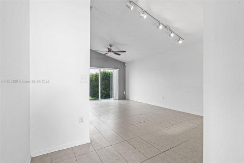Villa ou maison à vendre à Miramar, Floride: 3 chambres, 110.09 m2 № 1948492 - photo 22