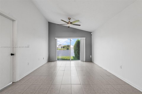 Villa ou maison à vendre à Miramar, Floride: 3 chambres, 110.09 m2 № 1948492 - photo 24