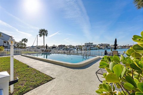 Townhouse in Tierra Verde, Florida 4 bedrooms, 176.98 sq.m. № 1539914 - photo 30