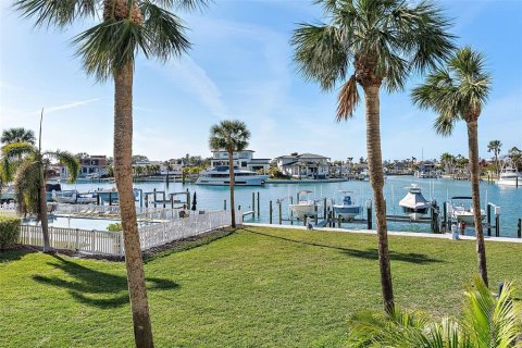 Townhouse in Tierra Verde, Florida 4 bedrooms, 176.98 sq.m. № 1539914 - photo 7